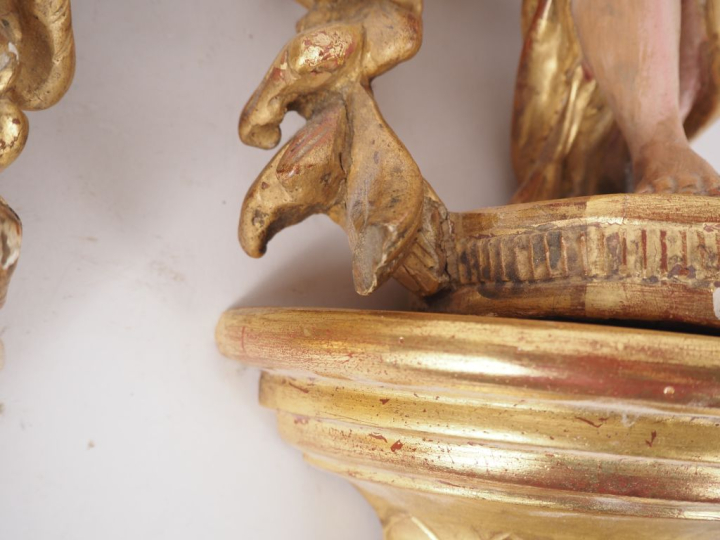 Paire de sujets XIXème en terre cuite polychrome et doré figurant des 