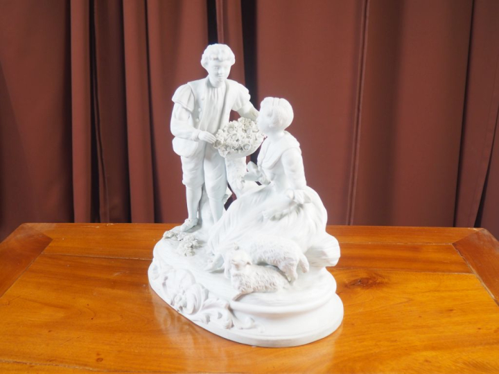 Groupe en biscuit, d’après BOUCHER.  « Scène galante » signé.  Dim. 7 