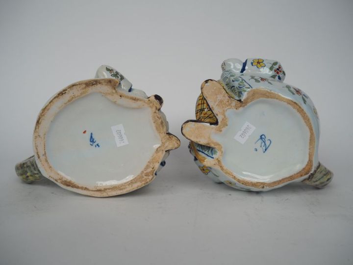 Paire de pots Jacquots en faience polychrome. (bon état)
