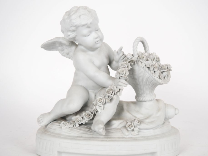 TEMEYER. (d'après) "Amour à la guirlande de fleurs" Sculpture en biscu