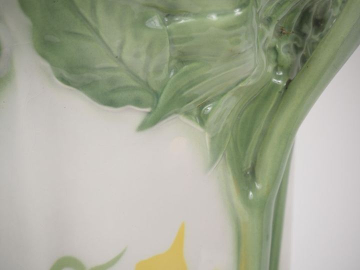 Porte parapluie Art Nouveau en céramique à décor en relief de tourneso