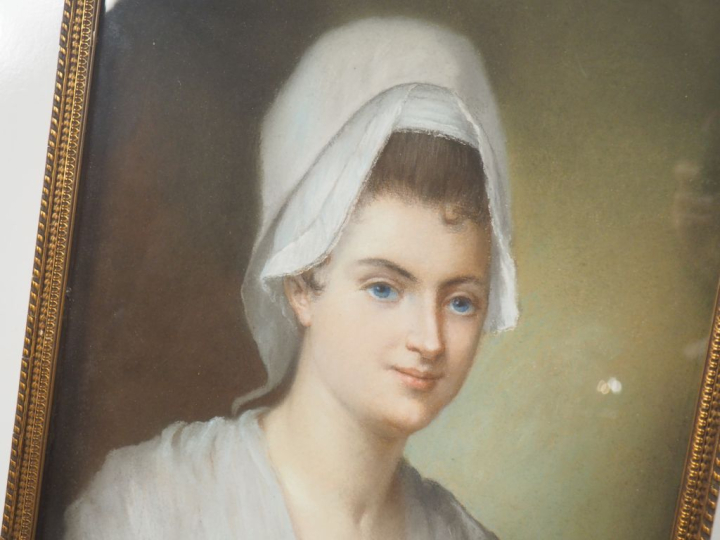 École française, XIXème. "Portrait de jeune femme à la robe blanche" P