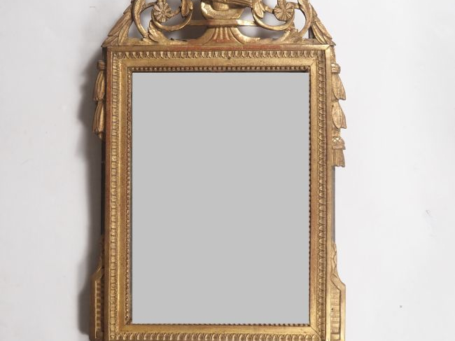 Glace de style Louis XVI fin XVIIIème début XIXème en bois sculpté et 