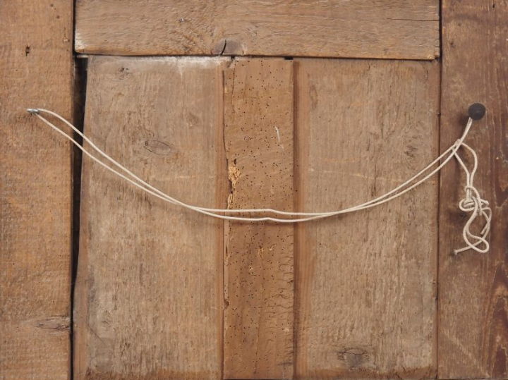 Miroir Louis XVI en bois laqué,  sculpté et doré à décor de fleurettes