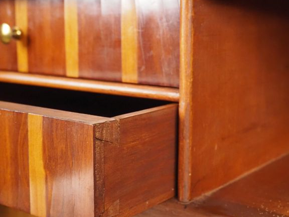 Bureau cylindre Louis XVI en acajou, à décor de cubes et de fleur dans