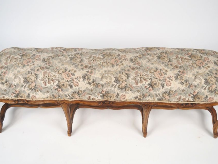 Banquette XIXème de style Louis XV, huit pieds galbés réunis par une e