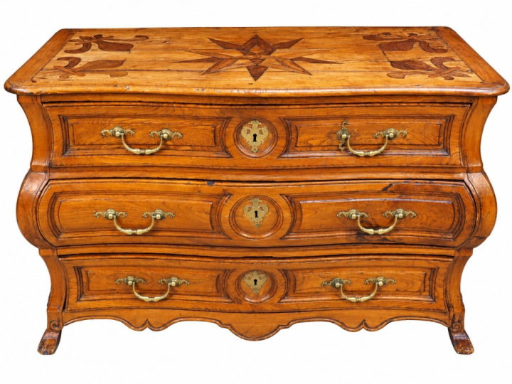 Commode tombeau Louis XV en bois composite, orme et merisier. Plateau 