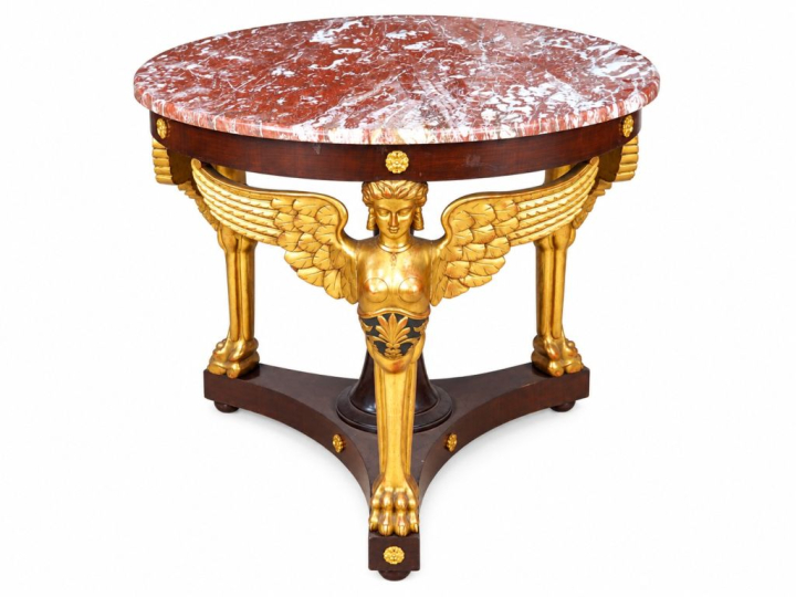 Guéridon de style Empire en acajou et placage d’acajou, à décor de chi