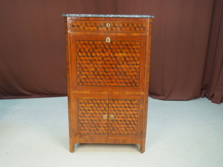 Secrétaire à abattant Louis XVI en marqueterie à décor de cubes, ouvra