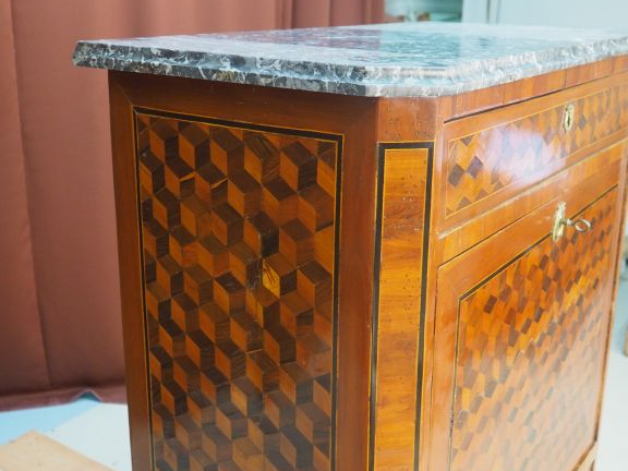 Secrétaire à abattant Louis XVI en marqueterie à décor de cubes, ouvra