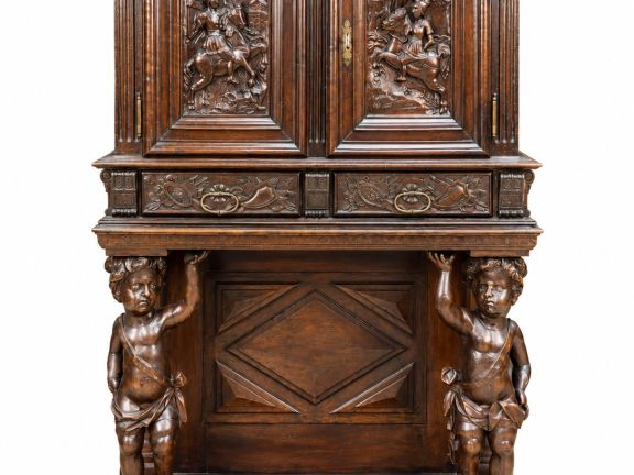 Crédence de style Renaissance piétement en forme d'amours en ronde bos