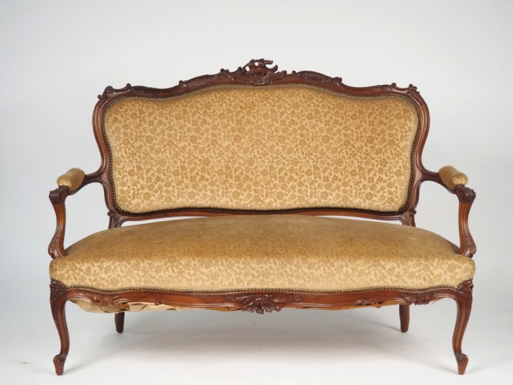 Mobilier de salon 1900 de style Rocaille en noyer mouluré et sculpté c