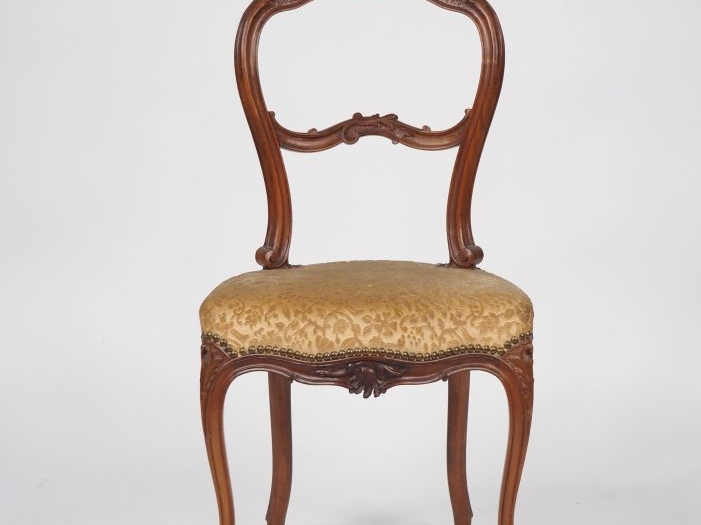 Mobilier de salon 1900 de style Rocaille en noyer mouluré et sculpté c
