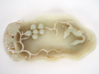Vente aux enchères Chine, XIXe siècle Godet de peintre en jade céladon, reprenant la form
