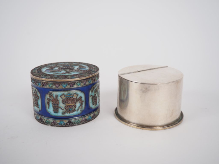 Chine, fin XIXe siècle  Boîte à opium circulaire à deux compartiments 