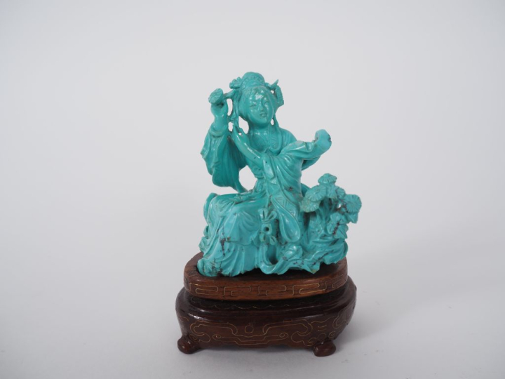 Chine, XXe siècle Statuette en turquoise, représentant une jeune femme