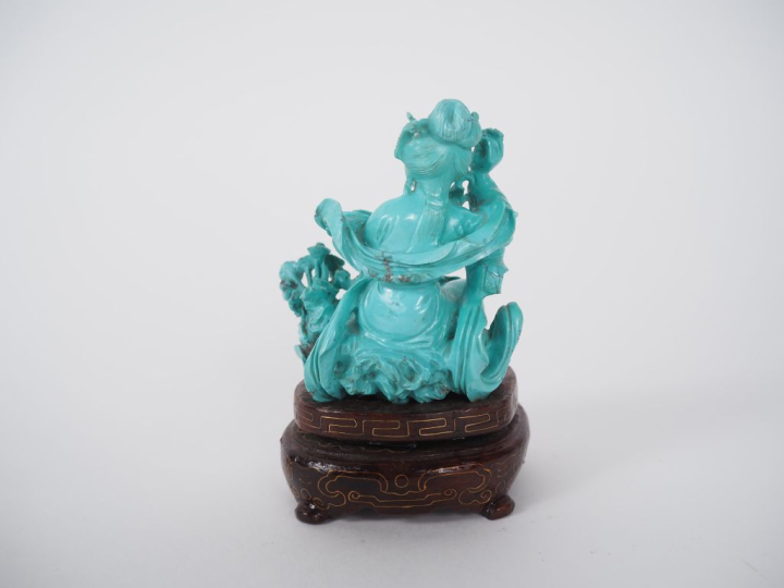 Chine, XXe siècle Statuette en turquoise, représentant une jeune femme