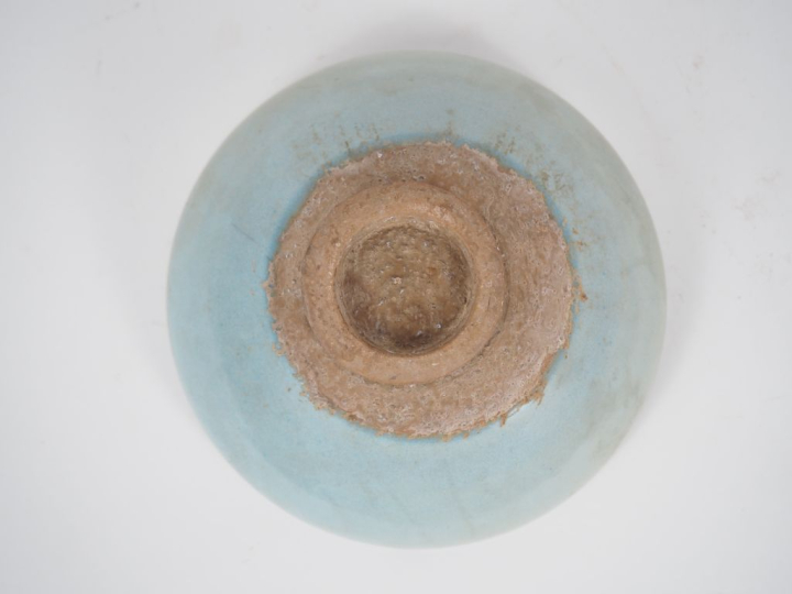 Chine, période Qing Coupe en céramique émaillée de type Junyao bleu et