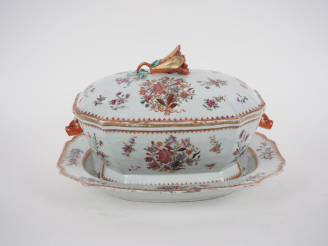 Vente aux enchères Chine, Compagnie des Indes, période Qianlong Terrine hexagonale couver