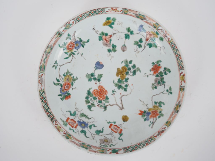 Chine, fin XVIIIe siècle Coupe en porcelaine et émaux de la famille ve