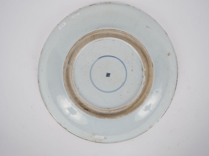 Chine, fin XVIIIe siècle Coupe en porcelaine et émaux de la famille ve