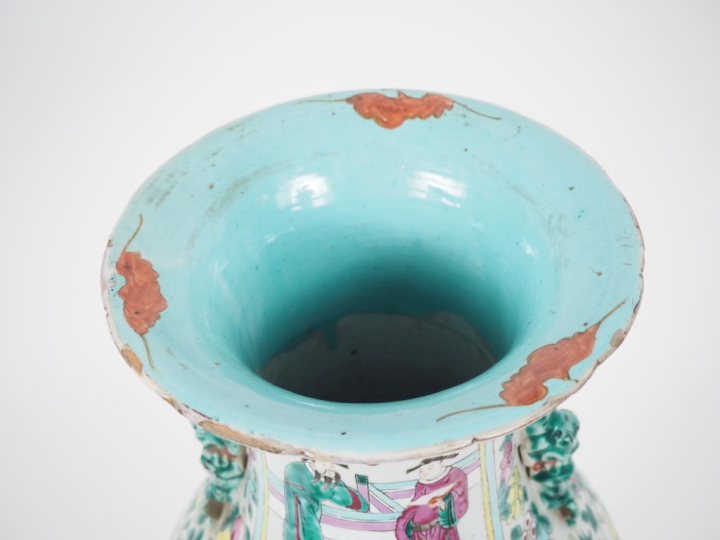 Chine, période Guangxu Vase balustre en porcelaine et émaux de style f