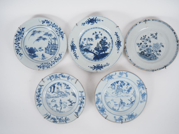 Chine, Compagnie des Indes, XVIIIe siècle Ensemble d’assiettes en porc