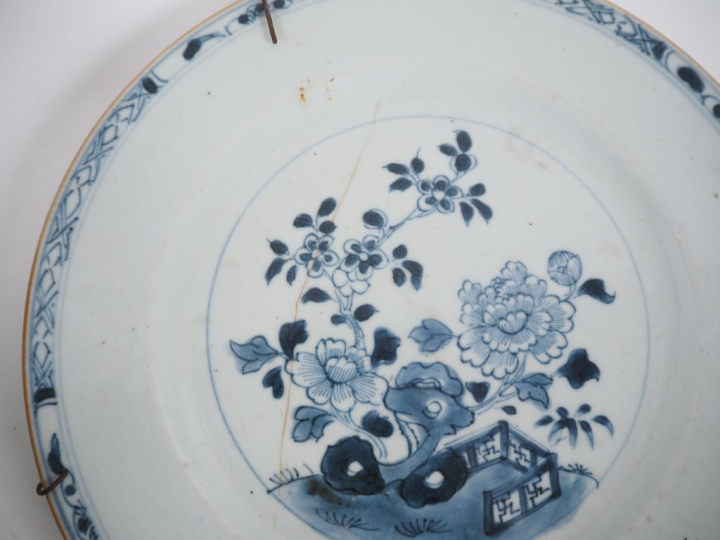 Chine, Compagnie des Indes, XVIIIe siècle Ensemble d’assiettes en porc