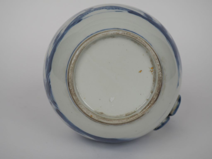 Chine, période Guangxu Vase bouteille en porcelaine blanche, finement 