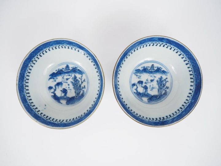 Chine pour l’export, XIXe siècle Paire de coupes en porcelaine bleu bl