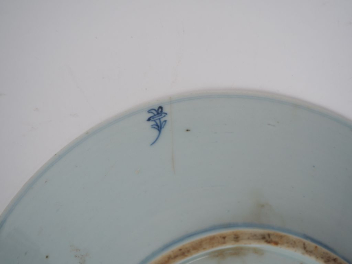 Chine, XIXe siècle Deux assiettes en porcelaine bleu blanc, à décor de