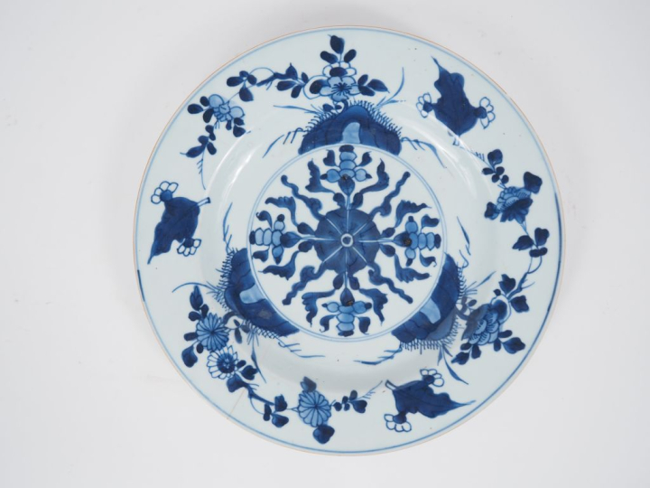 Chine, Compagnie des Indes, XVIIIe siècle Assiette en porcelaine bleu 