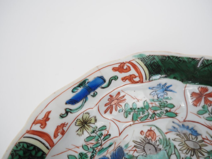 Chine, fin de la période Qing Assiette en porcelaine et émaux de la fa