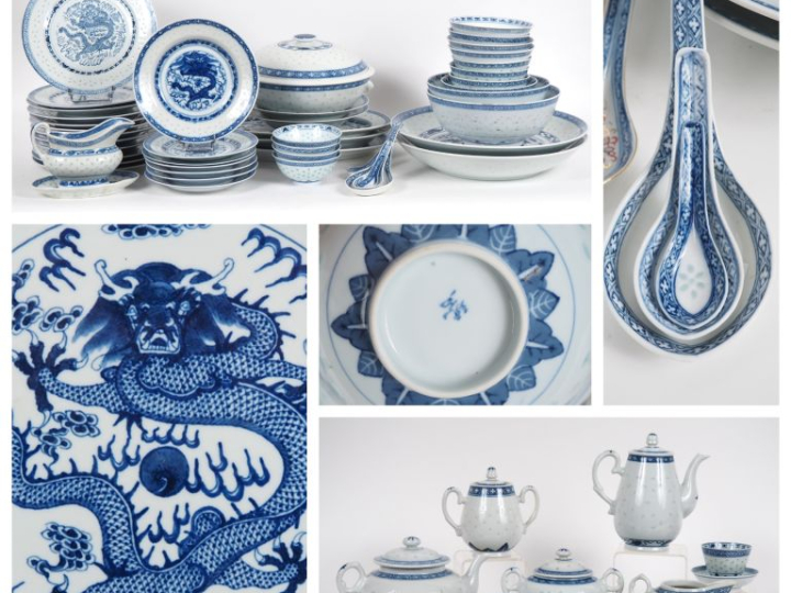 Chine XXème, Importante partie de service de table à décor bleu blanc 