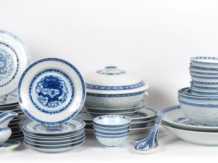 Chine XXème, Importante partie de service de table à décor bleu blanc 