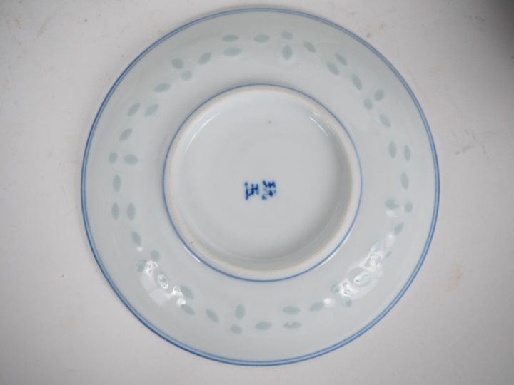 Chine XXème, Importante partie de service de table à décor bleu blanc 