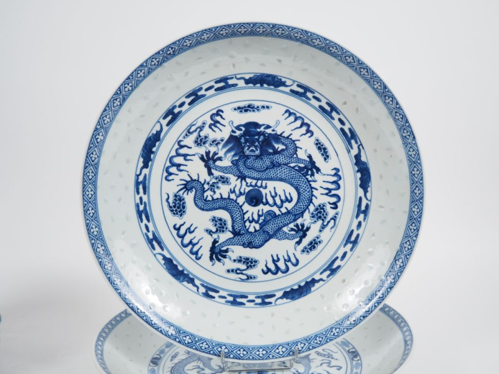 Chine XXème, Importante partie de service de table à décor bleu blanc 