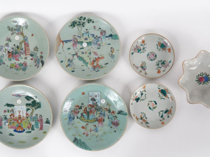 Chine, fin XIXe et XXe siècle,  Sept porcelaines en émaux de style fam