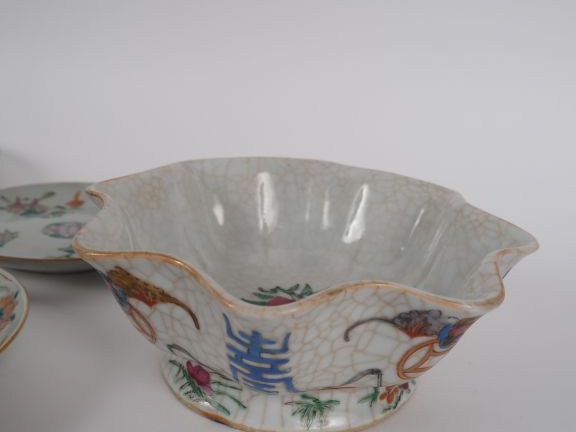 Chine, fin XIXe et XXe siècle,  Sept porcelaines en émaux de style fam