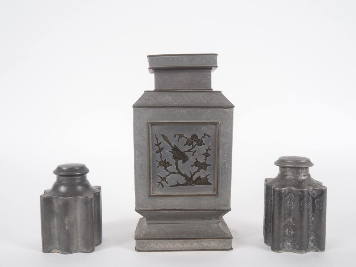 Chine, région de Canton, vers 1900-1920 Lot comprenant un vase balustr