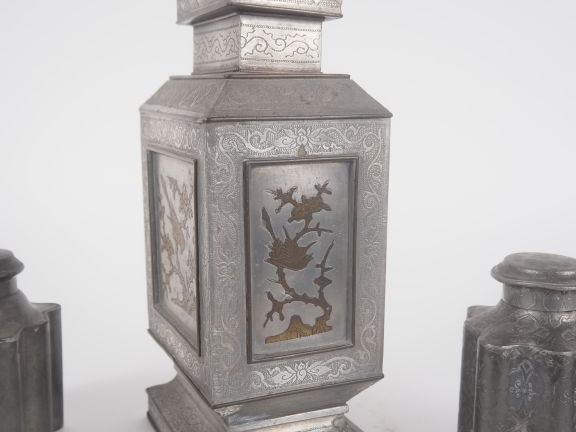 Chine, région de Canton, vers 1900-1920 Lot comprenant un vase balustr