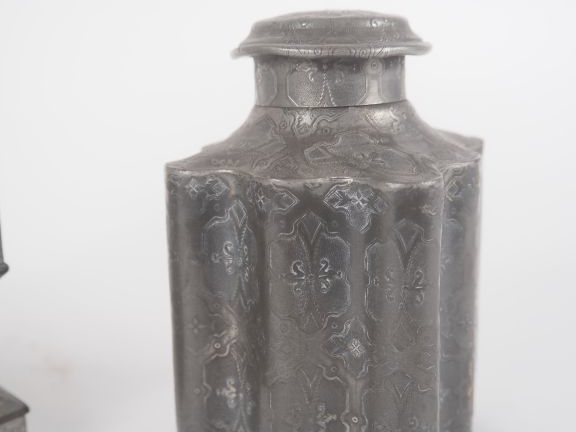 Chine, région de Canton, vers 1900-1920 Lot comprenant un vase balustr