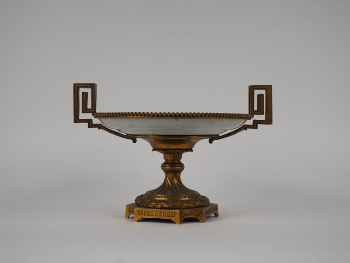 Chine, vers 1900 Coupe ou drageoir en porcelaine de Canton et émaux de