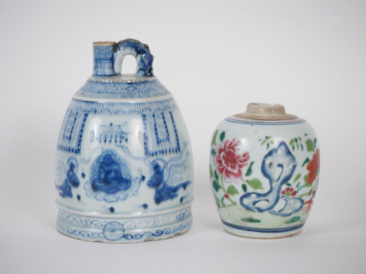 Chine, XIXe siècle Lot comprenant un petit pot à gingembre en porcelai