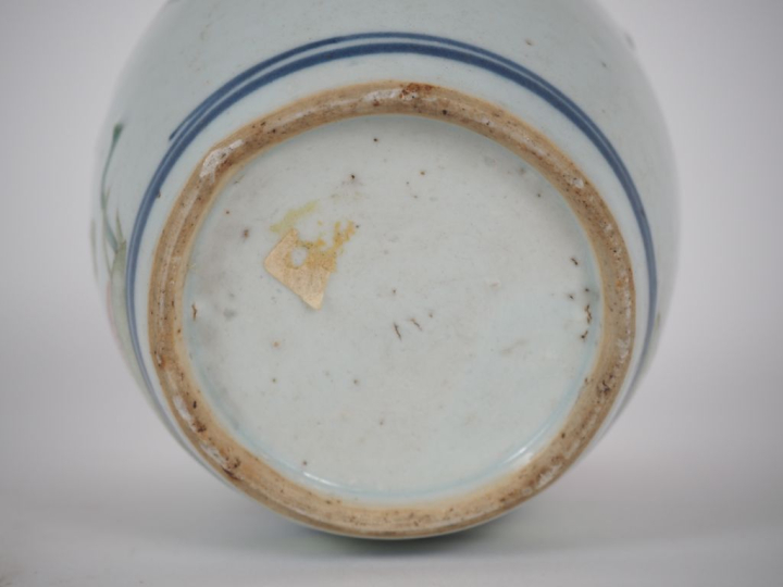 Chine, XIXe siècle Lot comprenant un petit pot à gingembre en porcelai
