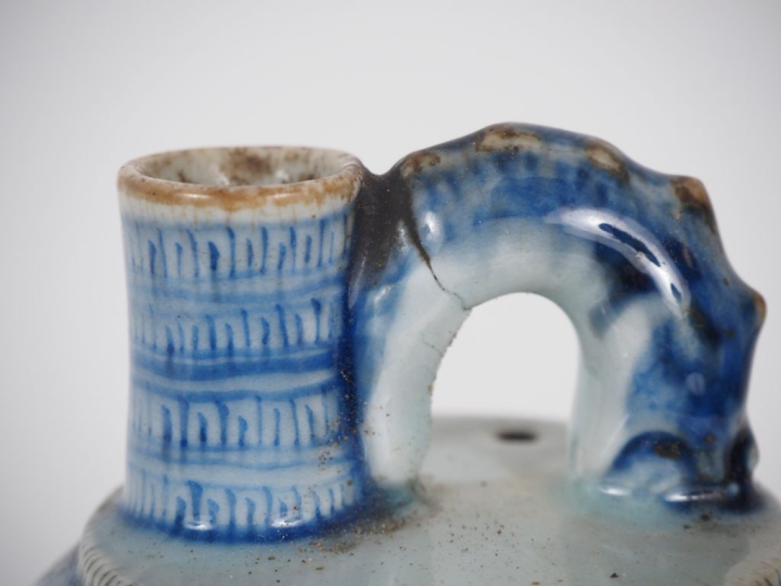 Chine, XIXe siècle Lot comprenant un petit pot à gingembre en porcelai