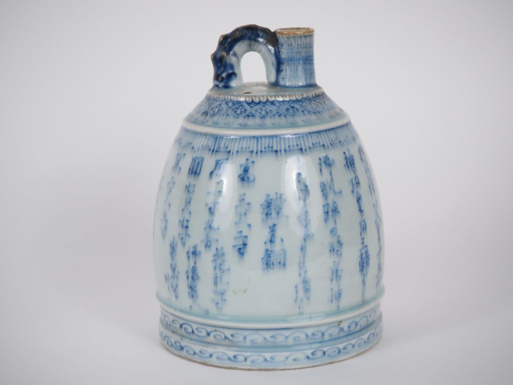 Chine, XIXe siècle Lot comprenant un petit pot à gingembre en porcelai