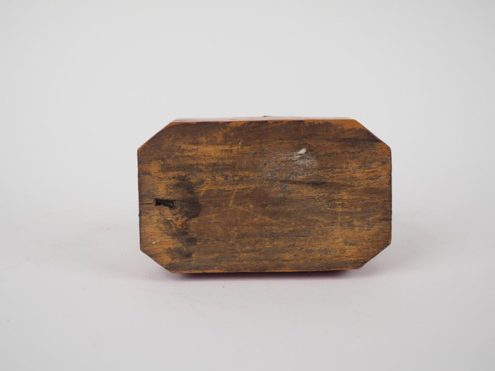 Vietnam, vers 1920 Statuette en bois anciennement laqué et doré, repré