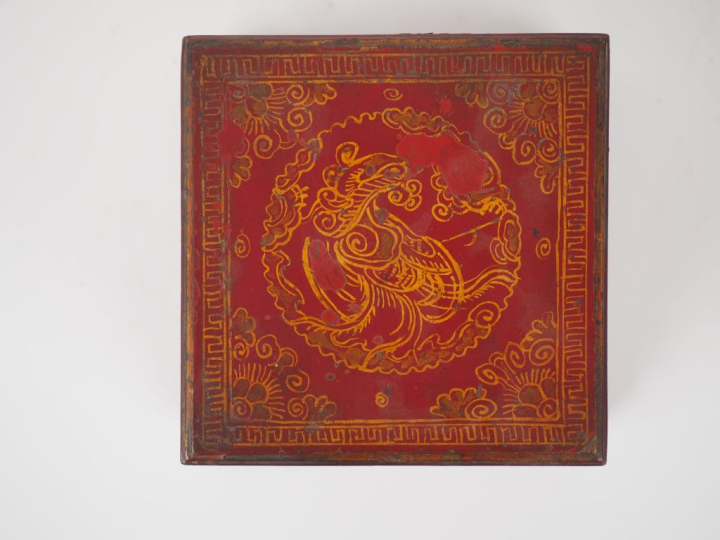 Indochine, vers 1900 Petit coffret quadrangulaire reposant sur un pièt