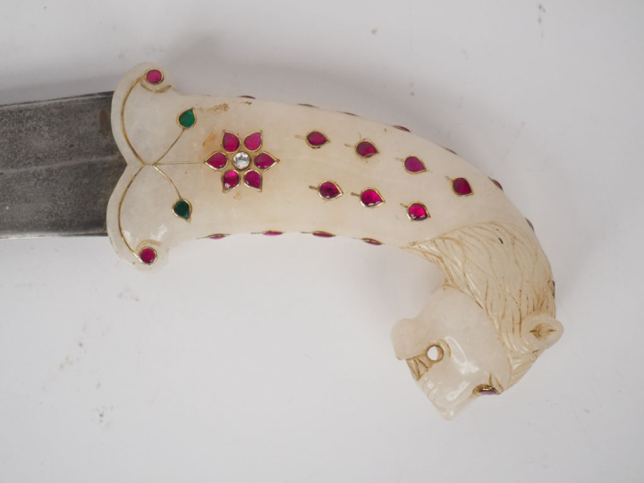 Inde, Région du Mewar Poignard Khanjar, avec poignée en jade blanc cél